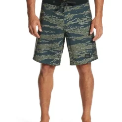 Deals 🎁 Quiksilver Highlite Arch 19" Boardshorts In Grape Leaf ✨