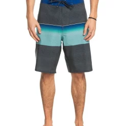 Brand new 🎉 Quiksilver Surfsilk Slab Boardshort '20 In Grey 🤩