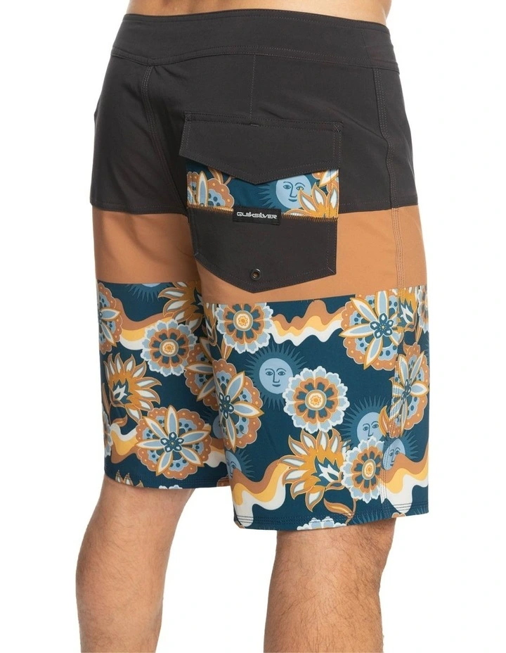 Coupon π Quiksilver Surfsilk Panel 20" Boardshort In Black/Muti π 3 Coupon π Quiksilver Surfsilk Panel 20" Boardshort In Black/Muti π - Image 3