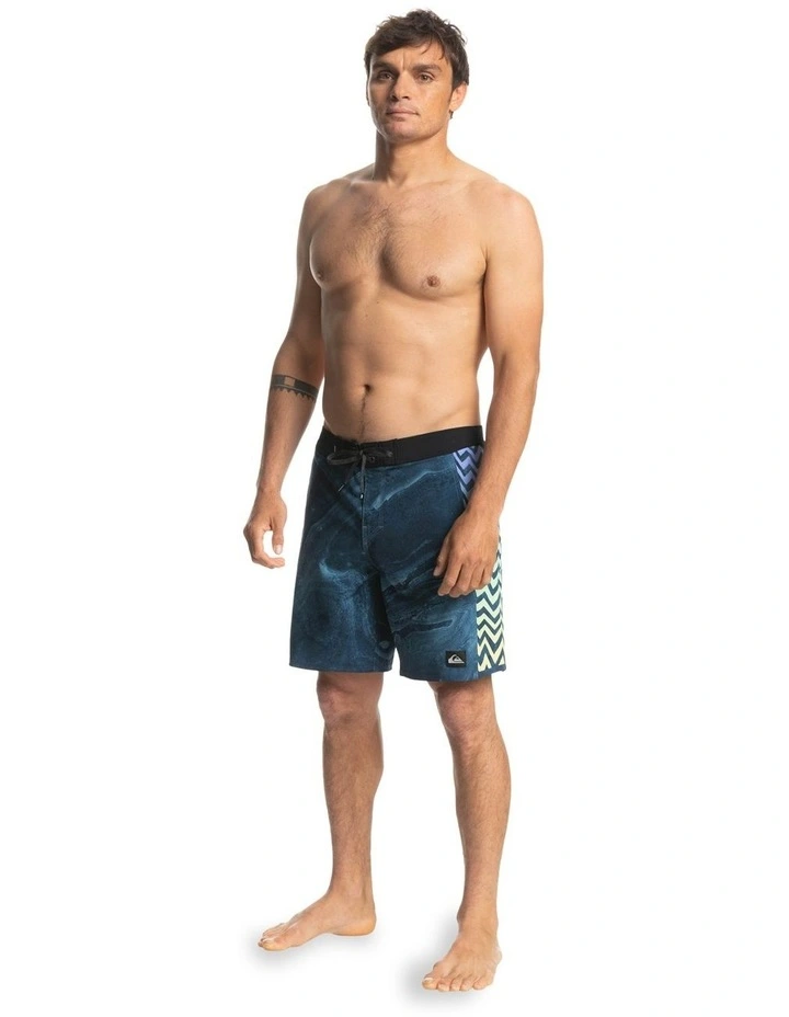 Brand new 𧨠Quiksilver Surfsilk Arch 18" Boardshort In Insignia Blue π₯ 4 Brand new 𧨠Quiksilver Surfsilk Arch 18" Boardshort In Insignia Blue π₯ - Image 4